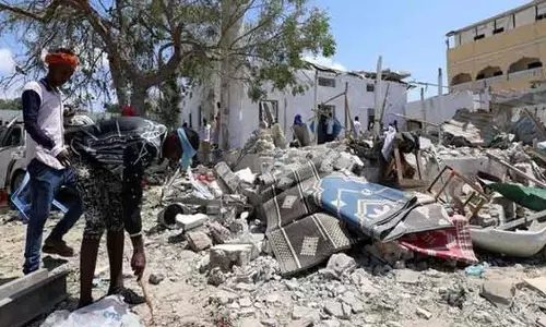 സൊമാലിയയില്‍ ഇരട്ട ചാവേറാക്രമണം 16 മരണം