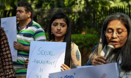 എം.ജെ അക്ബറിനെതിരെ നടപടി ആവശ്യപ്പെട്ട് വനിതാ മാധ്യമപ്രവര്‍ത്തകരുടെ പ്രതിഷേധം