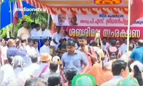 ശബരിമല സ്ത്രീ പ്രവേശനം: സംസ്ഥാനത്ത് വിവിധയിടങ്ങളില്‍ പ്രതിഷേധക്കാരുടെ റോഡ് ഉപരോധം