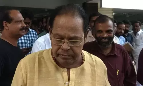 എതിര്‍സ്ഥാനാര്‍ത്ഥി എന്നതല്ല കാര്യം, മനുഷ്യനല്ലേ വലുത്? ബെന്നി ബെഹനാനെ കാണാന്‍ ഇന്നസെന്‍റ് ആശുപത്രിയിലെത്തി