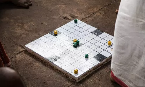 പകിട..പകിട..പന്ത്രണ്ട്; പകിടകളിയെ നെഞ്ചിലേറ്റി ഒരു ഗ്രാമം