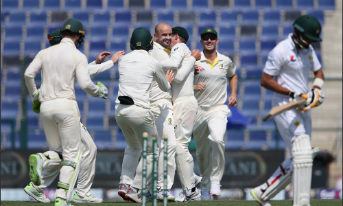 ആറു പന്ത്, നാലു വിക്കറ്റ്; ‘ലയോണി’ല്‍ പിടി കിട്ടാതെ പാകിസ്താന്‍ 