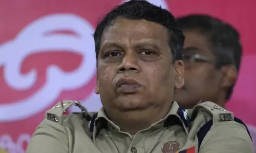 ശബരിമലയില്‍ റോഡ് തടയുന്ന പ്രതിഷേധക്കാര്‍ക്കെതിരെ കേസെടുക്കാന്‍ ഡി.ജി.പിയുടെ നിര്‍ദ്ദേശം