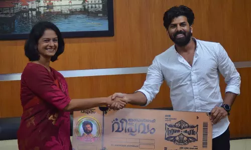 ഫ്രഞ്ച് വിപ്ലവം; ആദ്യ ഫാന്സ് ഷോ ടിക്കറ്റ് കളക്ടര് കെ.വാസുകി ഐ.എ.എസിന് ഫ്രഞ്ച് വിപ്ലവം; ആദ്യ ഫാന്സ് ഷോ ടിക്കറ്റ് കളക്ടര് കെ.വാസുകി ഐ.എ.എസിന്