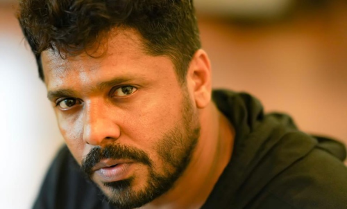 തെറ്റിദ്ധാരണ പരത്തി കലാപത്തിന് ശ്രമിക്കുന്നവരുടെ തലയിൽ ഇടിത്തീ വീഴട്ടെ  ആഷിഖ് അബു