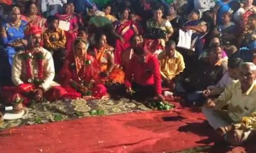 കന്യകാത്വപരിശോധനയ്ക്ക് വിസമ്മതിച്ചു: യുവതിക്ക്  ഭ്രഷ്ട് കല്‍പ്പിച്ച് സമുദായം