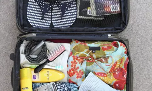 യാത്രക്കൊരുങ്ങാം: ബാഗിന്റെ ഭാരം കുറയ്ക്കാം....