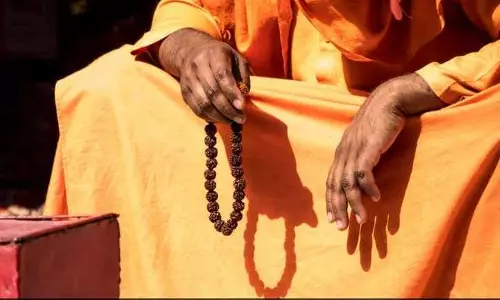 യുവതിയുമായി ബന്ധമെന്ന് ആരോപണം; മനംനൊന്ത് സന്യാസി ജനനേന്ദ്രിയം മുറിച്ചു