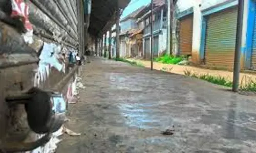 സംഘ്പരിവാര്‍ സംഘടനകളുടെ ഹര്‍ത്താലില്‍ വ്യാപക അക്രമം:  ബസുകള്‍ക്ക് നേരെ കല്ലേറ് 