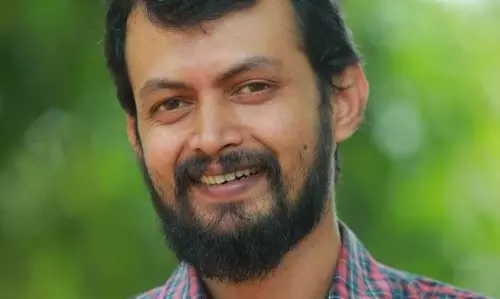 കോമ്പിനേഷൻ സീനുകളിൽ ഡയലോഗിന് പകരം തെറി പറയുക, ചോദിക്കാൻ ചെല്ലുമ്പോൾ ‘ആഭാസമല്ലേ’ എന്ന് മറുപടി; അലന്‍സിയര്‍ക്കെതിരെ ആരോപണവുമായി  ആഭാസം സംവിധായകന്‍