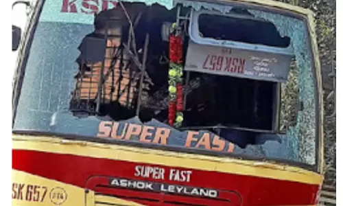 കെ.എസ്.ആര്‍.ടി.സി ബസുകള്‍ക്ക് നേരെ വ്യാപക ആക്രമണം; 12 ജീവനക്കാര്‍ക്ക് പരിക്ക്