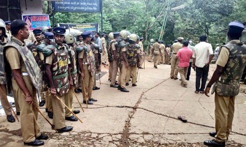 നിലക്കലില്‍ നിരോധനാജ്ഞ ലംഘിച്ച് പ്രതിഷേധം; ബി.ജെ.പി നേതാക്കള്‍ അറസറ്റില്‍ 