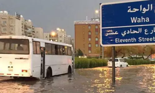 കുവെെത്തില്‍ കനത്ത മഴ; ജന ജീവിതം ദുസ്സഹമായി തുടരുന്നു