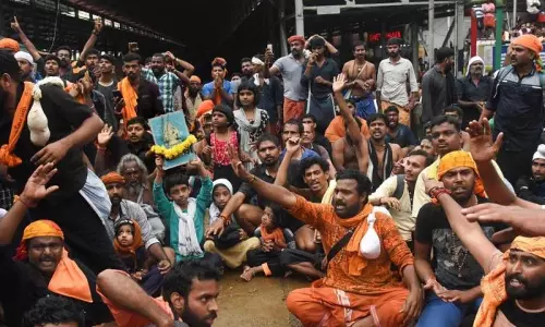 പ്രതിഷേധങ്ങളില്‍ ആശങ്ക: ഭക്തജനങ്ങളുടെ തിരക്കില്ലാതെ ശബരിമല