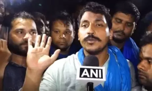 അധികാരം എന്റെ കൈകളിലായിരുന്നെങ്കില് മോദിയെ വലിച്ച് താഴെയിട്ട് മായാവതിയെ ഞാന് പ്രധാനമന്ത്രിയാക്കും: ചന്ദ്രശേഖര് ആസാദ് സംസാരിക്കുന്നു അധികാരം എന്റെ കൈകളിലായിരുന്നെങ്കില് മോദിയെ വലിച്ച് താഴെയിട്ട് മായാവതിയെ ഞാന് പ്രധാനമന്ത്രിയാക്കും: ചന്ദ്രശേഖര് ആസാദ് സംസാരിക്കുന്നു