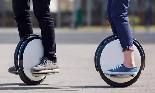 വൈറലായി കണ്ണൂരിലെ പെൺകുട്ടിയുടെ യുനിസൈക്കിള് സഞ്ചാരം; വീഡിയോ കാണാം വൈറലായി കണ്ണൂരിലെ പെൺകുട്ടിയുടെ യുനിസൈക്കിള് സഞ്ചാരം; വീഡിയോ കാണാം