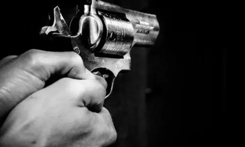 കളിതോക്ക് ചൂണ്ടി കവര്‍ച്ച; പ്രതിയെ നാട്ടുകാര്‍ ഓടിച്ചിട്ട് പിടിച്ചു