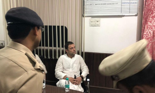 പ്രതിഷേധിച്ചതിന് അറസ്റ്റ്; മിനിറ്റുകള്‍ക്കകം രാഹുലിനെ വിട്ടയച്ചു; രാജ്യത്തിന്‍റെ കാവല്‍ക്കാരന്‍ കള്ളനെന്ന് രാഹുല്‍