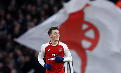 മെസ്യൂട് ഓസില്‍ ഇന്ത്യയിലേക്ക്