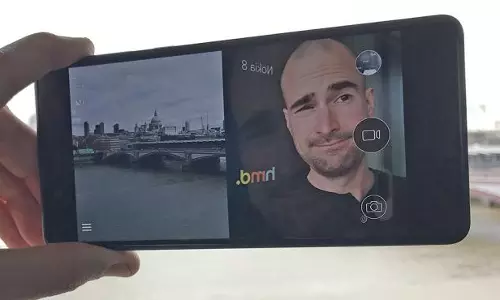 സെല്‍ഫിയൊക്കെ പഴയത്... ഇനി ബോത്തിയുടെ കാലം...