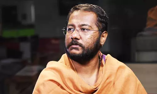 പഴയ സാരിയില്‍ 36000 രൂപയുടെ സ്റ്റിക്കറൊട്ടിച്ച് അനാഥ പെണ്‍കുട്ടിക്ക് നല്‍കി, ഇവനാണോ ധര്‍മ്മത്തെക്കുറിച്ച് പറയുന്നത്; രാഹുലിനെതിരെ ഹിമവല്‍ മഹേശ്വര ഭദ്രാനന്ദ