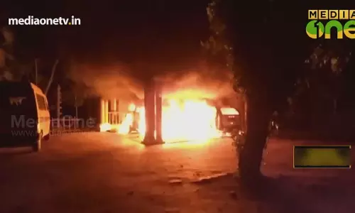 News Theatre | സന്ദീപാനന്ദഗിരിയുടെ ആശ്രമത്തിനു നേരെ ആക്രമണം | 27-10-18 (Part 1)