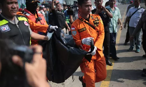 ഇന്തോനേഷ്യ വിമാനപകടം: ആറ് പേരുടെ മൃതദേഹം കണ്ടെത്തി