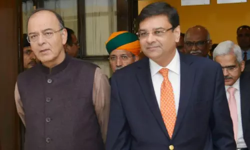 ആര്‍.ബി.ഐക്ക് മേല്‍ പ്രത്യേകാധികാരപ്രയോഗ നീക്കം തള്ളാതെ കേന്ദ്രം