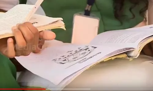 പാഠപുസ്തക പരിഷ്കരണത്തില്‍ വിദ്യാഭ്യാസ വകുപ്പ് അയഞ്ഞു