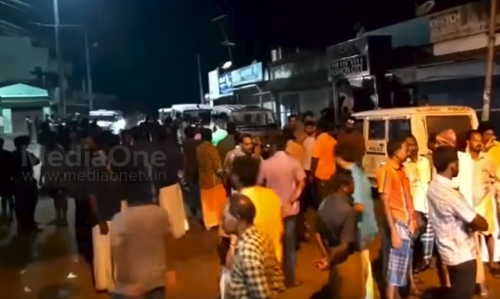 യുവാവിന്റെ കൊലപാതകം; മൃതദേഹവുമായി റോഡ് ഉപരോധിച്ചു പ്രതിഷേധം