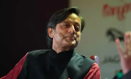 മോദി ശിവലിംഗത്തിലിരിക്കുന്ന തേളിനെപ്പോലെയെന്ന് ആര്‍.എസ്.എസ് നേതാവ് പറഞ്ഞെന്ന് ശശി തരൂര്‍