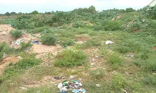 ബീമാപ്പള്ളിക്കാര്‍ക്ക് ഫ്ലാറ്റ് നിര്‍മാണത്തിന് സ്ഥലം ലഭ്യമായില്ലെന്ന് ഫിഷറീസ് വകുപ്പ്; സര്‍ക്കാര്‍ ഭൂമി ലഭ്യമെന്ന് രേഖകള്‍