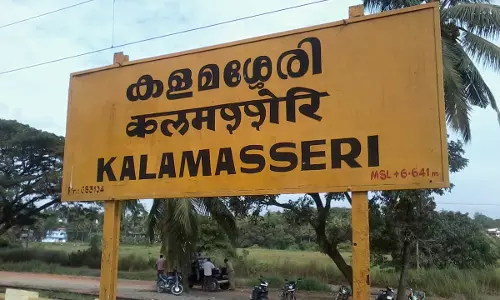 പാലക്കാട് -എറണാകുളം മെമു പാളം തെറ്റി പാലക്കാട് -എറണാകുളം മെമു പാളം തെറ്റി