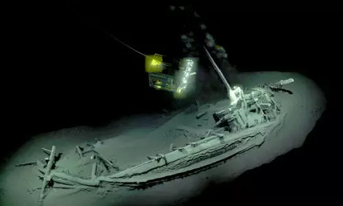 2500 വര്ഷം മുങ്ങി കിടന്ന കപ്പലിലെ ഭക്ഷണത്തിന് വരെ ഒന്നും സംഭവിച്ചില്ല; പര്യവേക്ഷണം അടുത്തറിയാം 2500 വര്ഷം മുങ്ങി കിടന്ന കപ്പലിലെ ഭക്ഷണത്തിന് വരെ ഒന്നും സംഭവിച്ചില്ല; പര്യവേക്ഷണം അടുത്തറിയാം