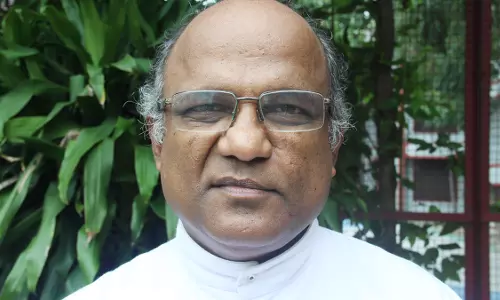 ഫാദര്‍ കുര്യാക്കോസ് കാട്ടുതറയുടെ മൃതദേഹം സംസ്കരിച്ചു; ദുരൂഹതയെന്ന് ബന്ധുക്കള്‍