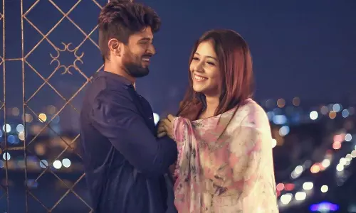 മനസ് കീഴടക്കാന്‍ വീണ്ടും വിജയ് ദേവരക്കൊണ്ട; ടാക്‌സി വാലയിലെ പാട്ട് കേള്‍ക്കാം