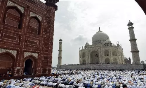 താജ്മഹല്‍ പള്ളിയില്‍ നമസ്കാരത്തിന് കേന്ദ്ര വിലക്ക്