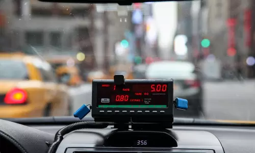 ടാക്സികൾക്ക് അടുത്ത  ജൂൺ മുതൽ ഏകീകൃത നിരക്ക്; ടാക്സികൾക്ക് മീറ്ററുകൾ നിർബന്ധമാക്കും