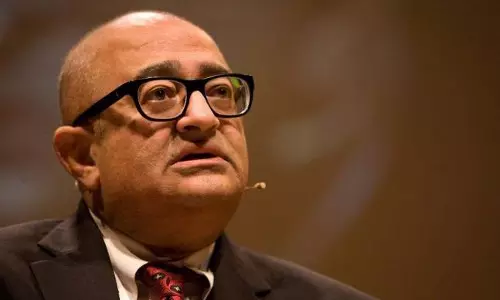 യു.പി മദ്രസയില്‍ പഠിപ്പിക്കുന്നത് വര്‍ഗ്ഗീയതയോ? വ്യാജ ചിത്രം പ്രചരിപ്പിച്ച് സംഘ്പരിവാര്‍ സഹയാത്രികന്‍