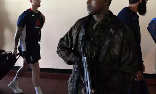 ശ്രീലങ്കയില്‍ പെട്ട് ഇംഗ്ലണ്ട് 