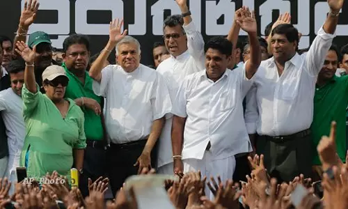 ശ്രീലങ്കയില്‍ വിക്രമസിംഗയെ പിന്തുണച്ച് വന്‍ റാലി