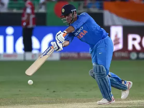 കാര്യവട്ടത്ത് ധോണി ഒരു റണ്‍സ് കൂടി  നേടിയാല്‍....  