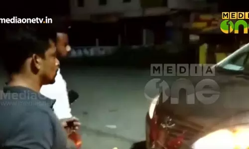 മനിതി സംഘത്തിന് പിന്നാലെയെത്തിയ അയ്യപ്പഭക്തരെയും ബി.ജെ.പി പ്രവര്‍ത്തകര്‍ തടഞ്ഞു; തട്ടിക്കയറി  