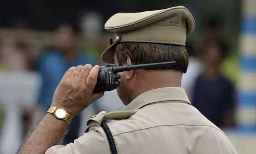 നോയിഡയില് ഭീഷണിപെടുത്തി പണം തട്ടിയ യുവതിയെ അറസ്റ്റ് ചെയ്തു നോയിഡയില് ഭീഷണിപെടുത്തി പണം തട്ടിയ യുവതിയെ അറസ്റ്റ് ചെയ്തു