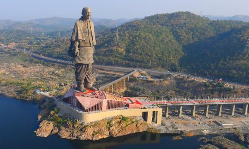 ‘പ്രതിമയുടെ കണ്ണില്‍ രാജ്യത്തിന്റെ അതിര്‍ത്തികള്‍ കാണുന്ന വന്‍ കാമറ, ചിപ്പുകള്‍, ഭൂകമ്പം തടയും...’