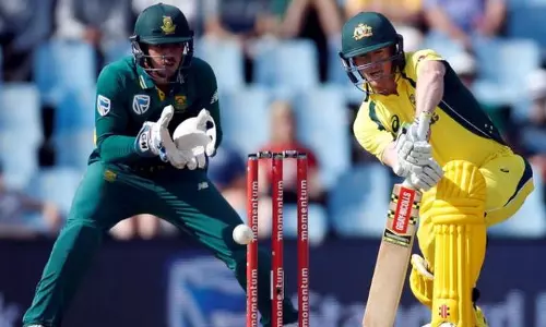 ഇതെന്തൊരു നില്‍പ്? പുതിയ ബാറ്റിങ് ശൈലിയുമായി ബെയ്‌ലി, ചിരിച്ച് ദക്ഷിണാഫ്രിക്കന്‍ താരങ്ങള്‍ 