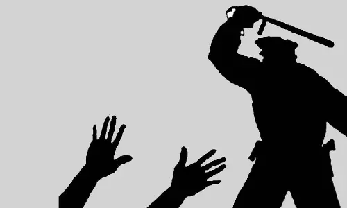 ‘നിങ്ങൾ വിവാഹം കഴിച്ചവരാണോ അല്ലയോ’;  മിശ്ര വിവാഹിതരെ അക്രമിച്ച് യു.പി പൊലീസ്