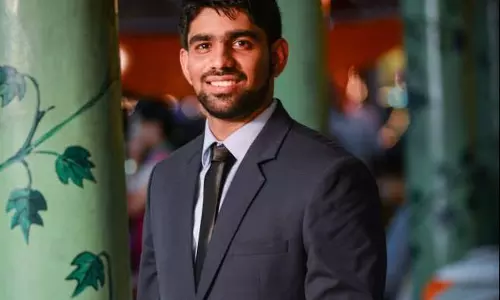 മുന്‍ അണ്ടര്‍ 19 താരം, ഒറാക്കിളില്‍ ജോലി, ഇപ്പോള്‍ അമേരിക്കന്‍ ക്രിക്കറ്റ് ടീം ക്യാപ്റ്റന്‍!