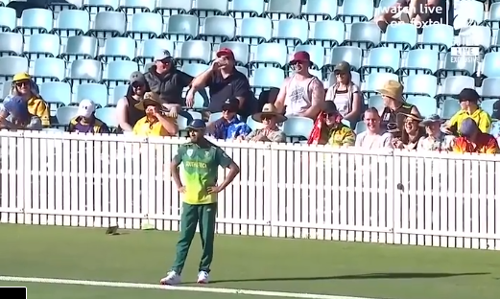 ആദ്യം അമ്പയറേയൊന്ന് നോക്കുന്നത് നന്നാവും; അല്ലെങ്കില്‍ ഇംറാന്‍ താഹിറിന് സംഭവിച്ചത് പോലിരിക്കും