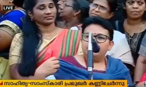 വനിതാ മതിലില്‍ അണിചേര്‍ന്നത് സാഹിത്യ സാംസ്‌കാരിക രംഗത്തെ പ്രമുഖര്‍